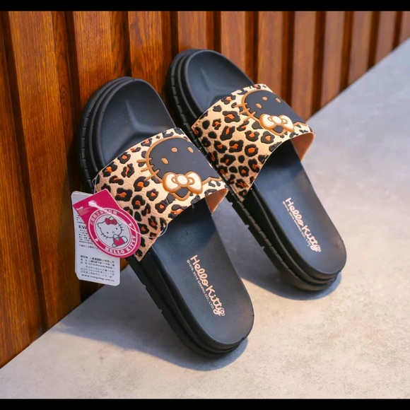 Sanrio Shoes - Size 39 (8.5) Hello Kitty slides. Brand New with tags